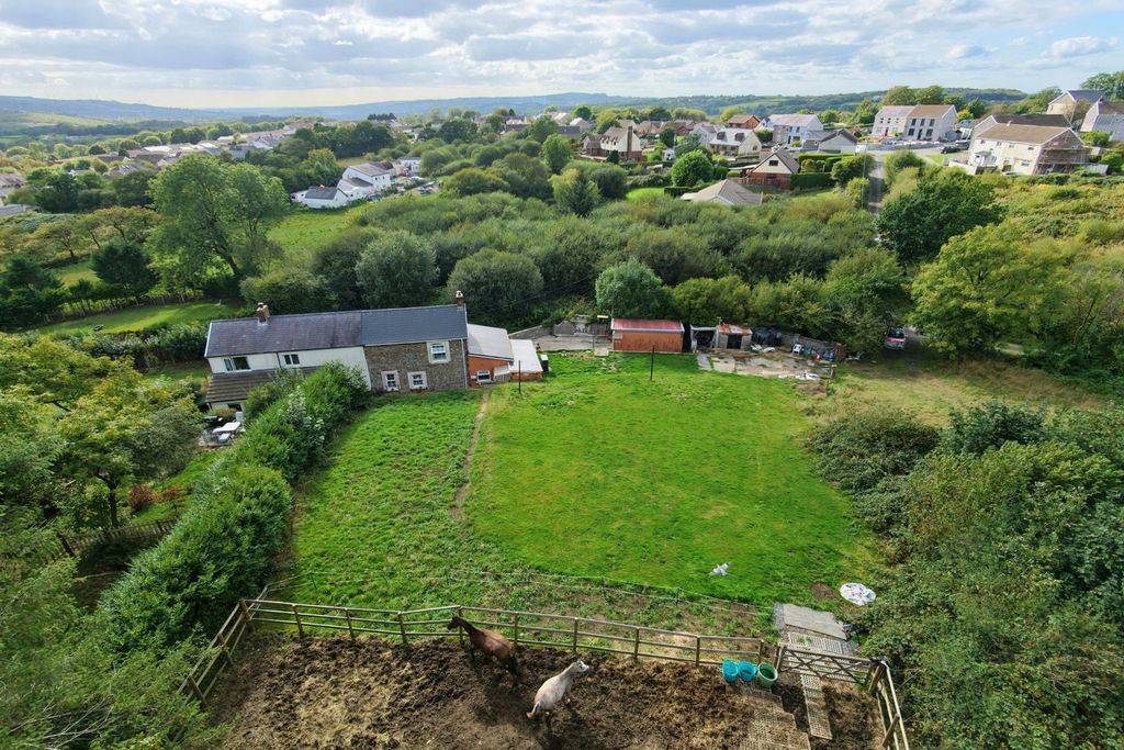 Property photo 3 of 27