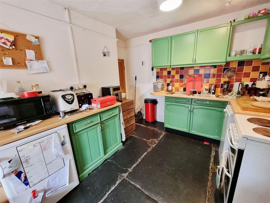 Property photo 3 of 14 Kitchen.Jpg