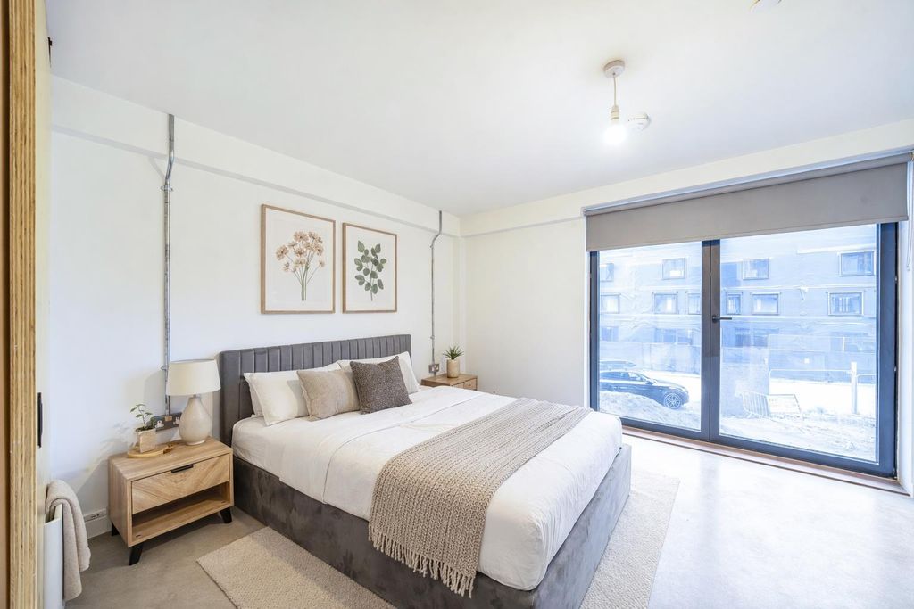 Property photo 2 of 10 DL85 Bedroom 2A.Png