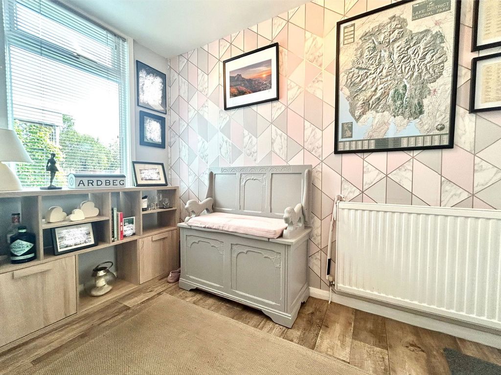 Property photo 2 of 28