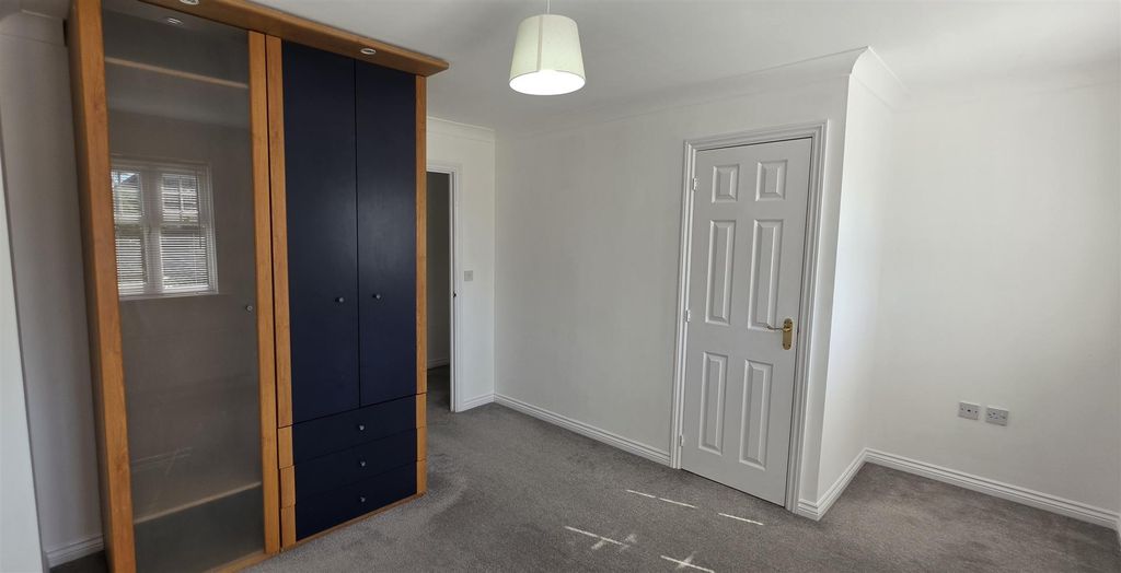 Property photo 1 of 16 Bedroom 1