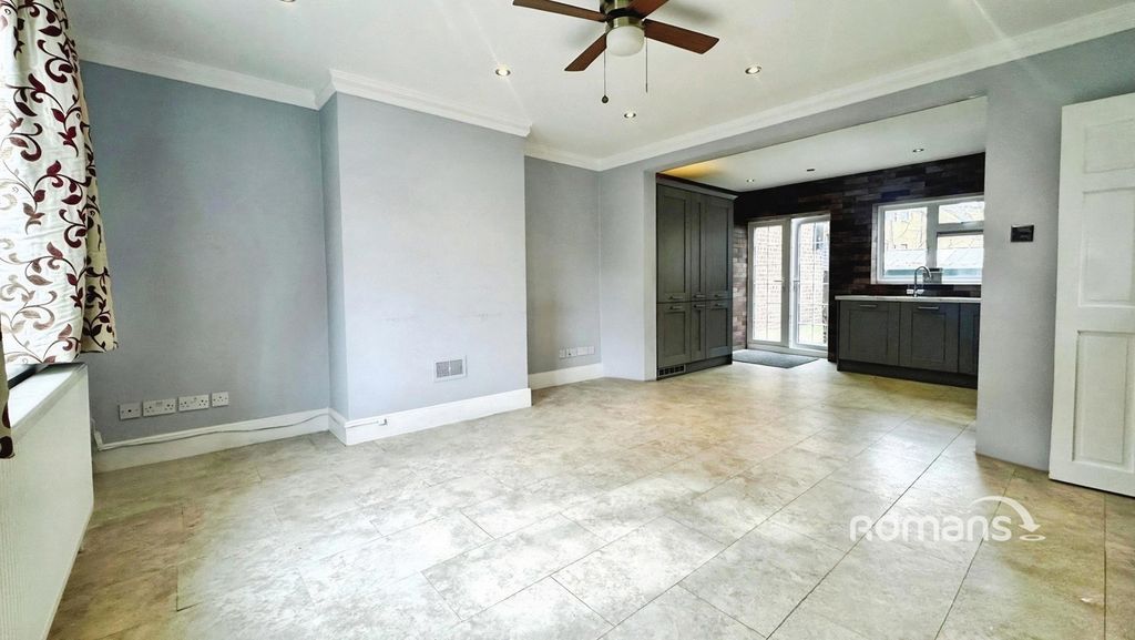 Property photo 3 of 11 Pbox-Img.Jpg