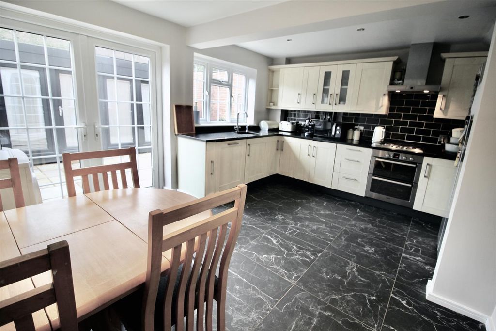 Property photo 2 of 7 Kitchen / Breakfast Room