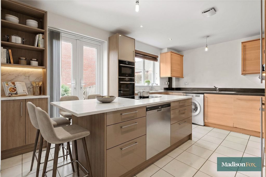 Additional image 4 of 4 bed terraced house for saleThe Square, Loughton, Essex IG10