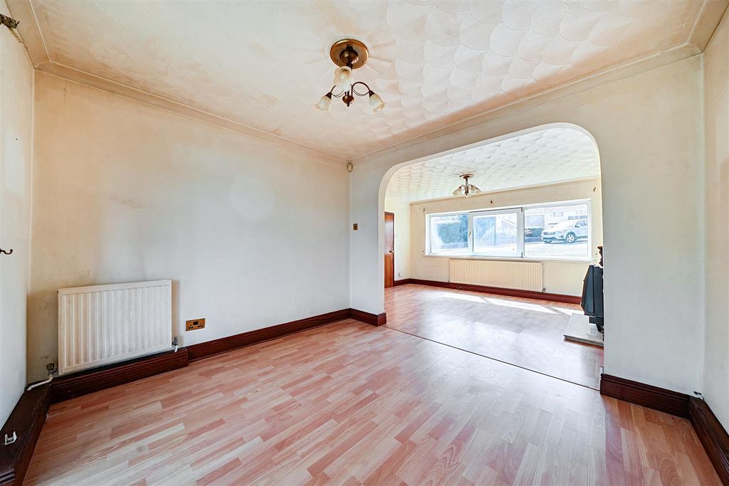 Property photo 3 of 25