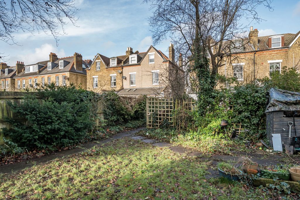 Property photo 2 of 12 1402278-1-697Cb24...