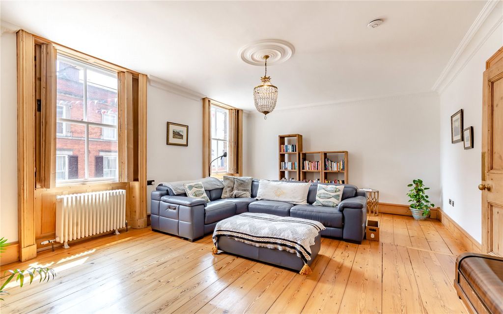 Property photo 3 of 25 Sitting Room
