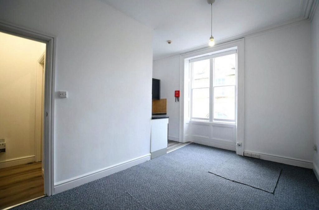 Property photo 1 of 7 Bright And Airy Room With Large Window...