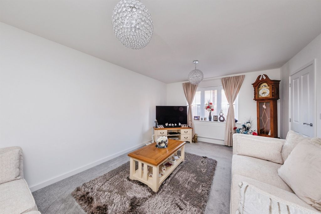 Property photo 2 of 21