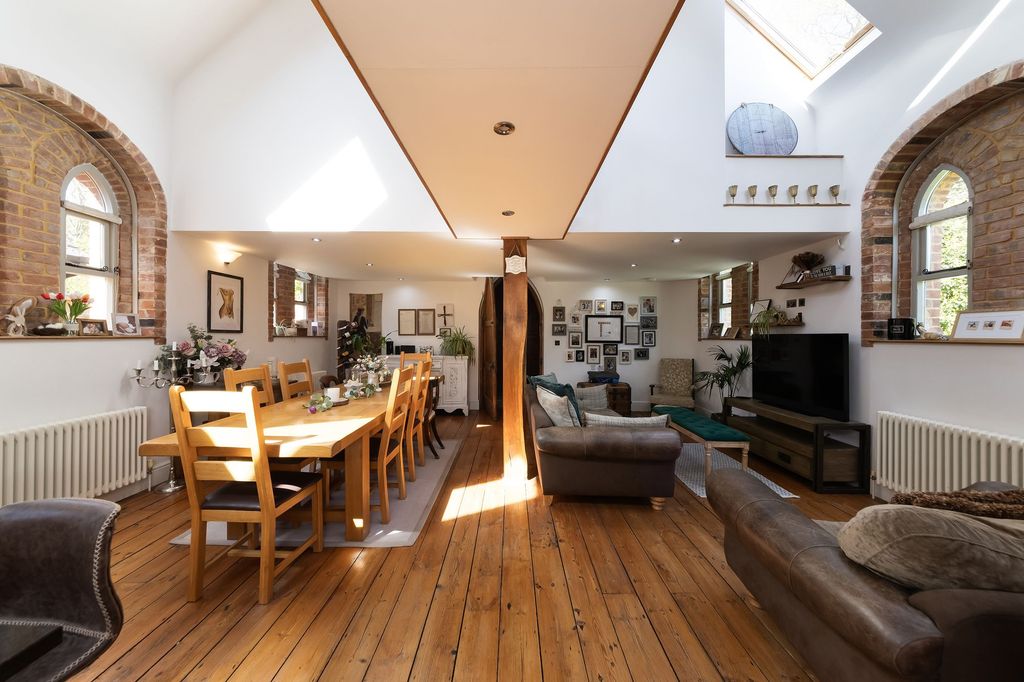 Property photo 1 of 38