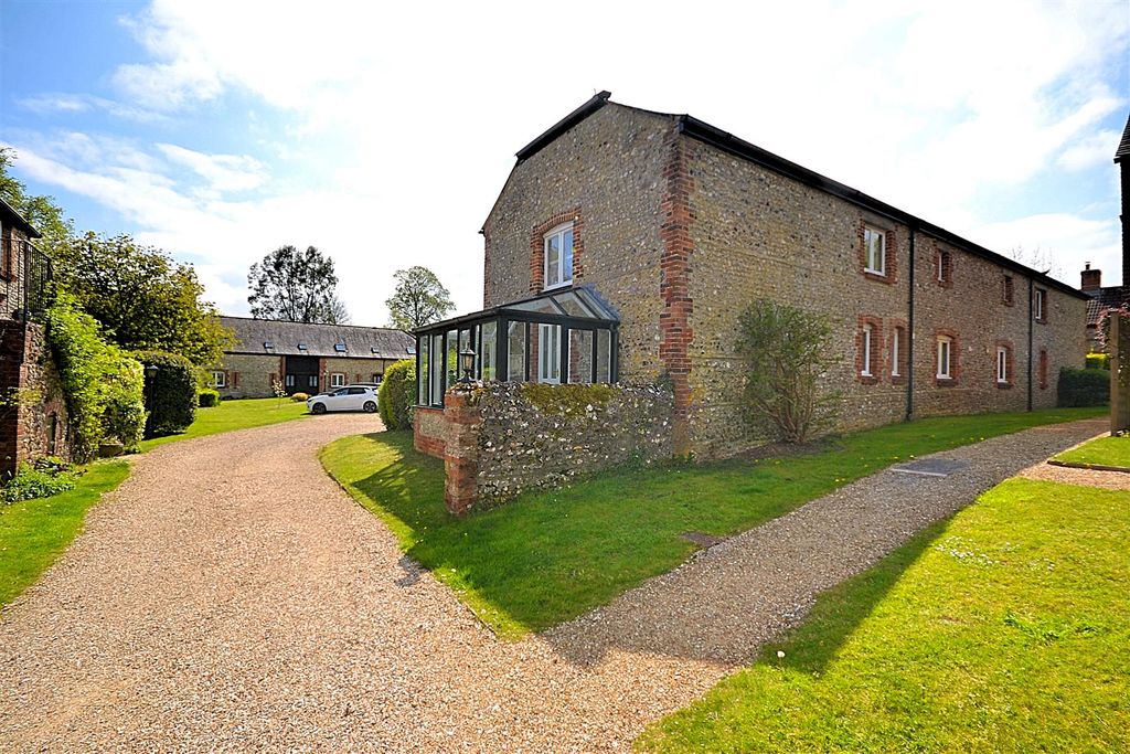 Property photo 3 of 37 62.Png