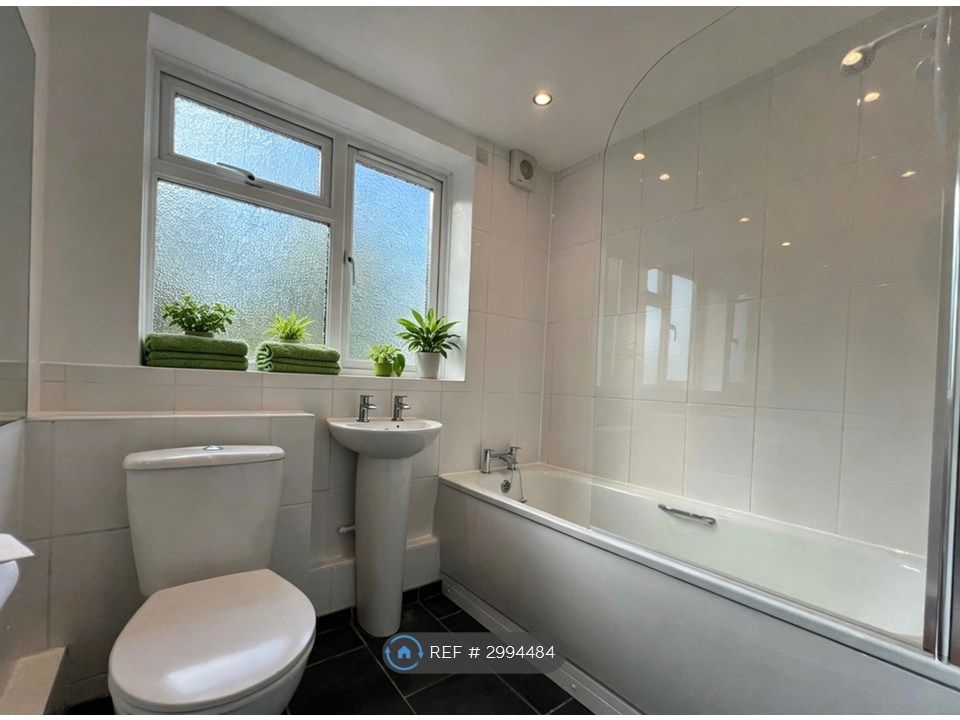 Property photo 3 of 16 Bathroom