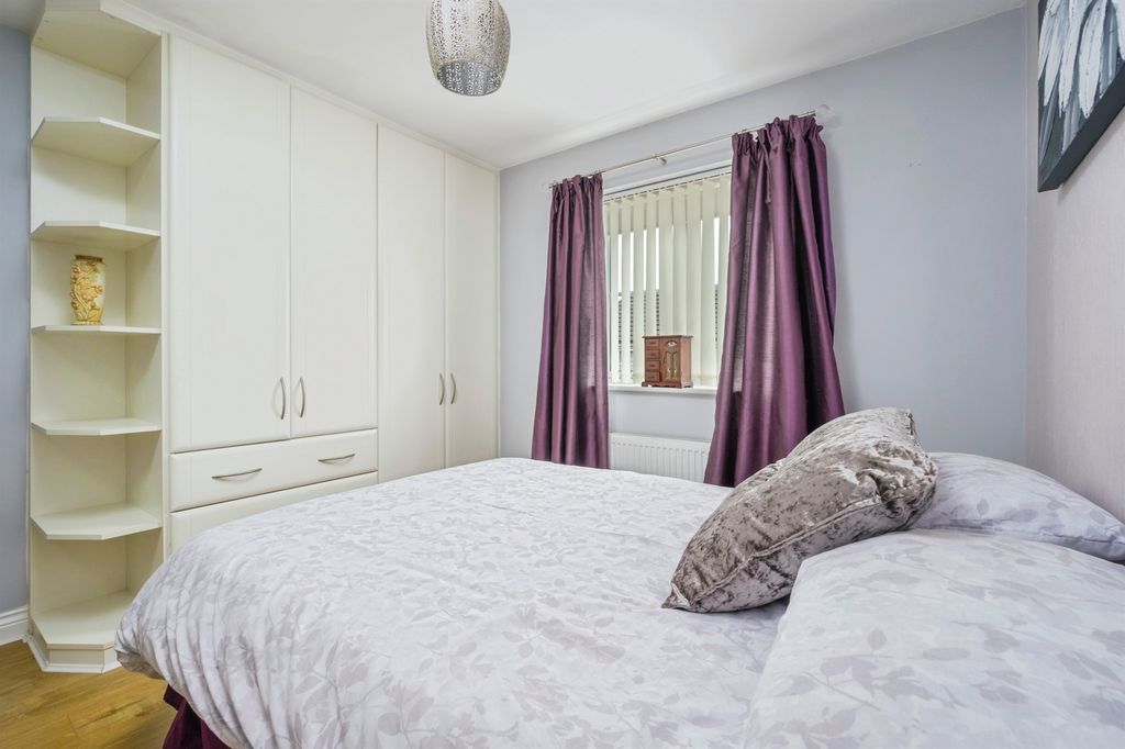 Property photo 3 of 17