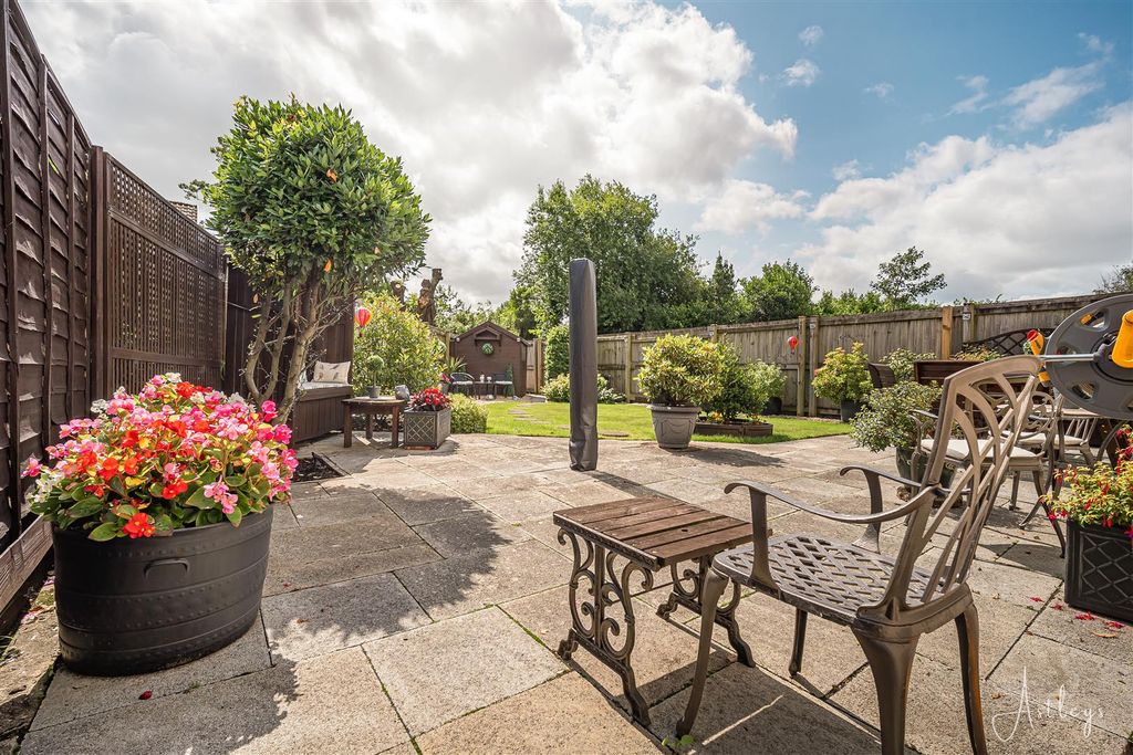 Property photo 2 of 27 Outside