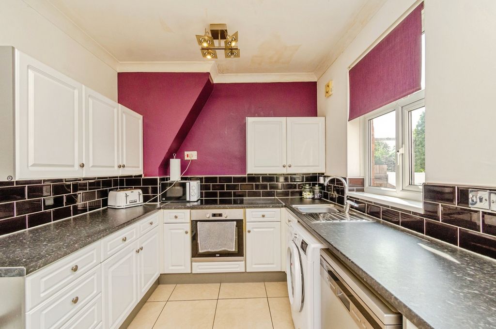 Property photo 2 of 16 Photo