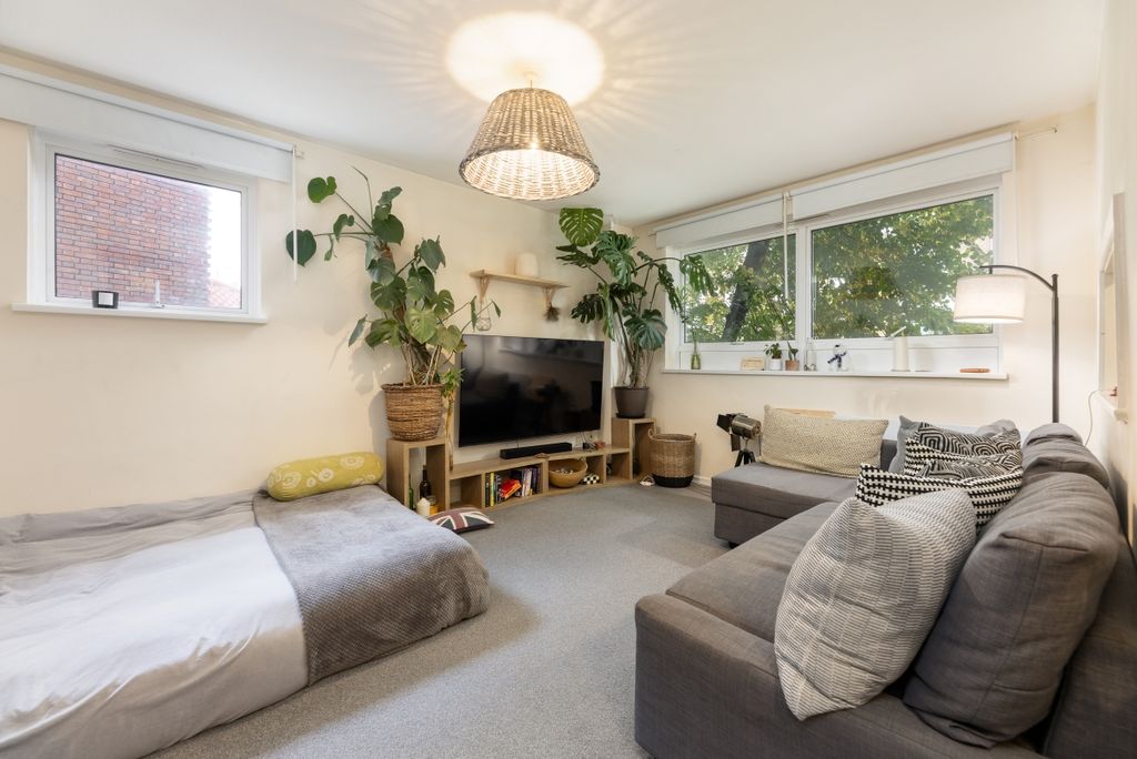 Property photo 2 of 8 Crozier House F10...