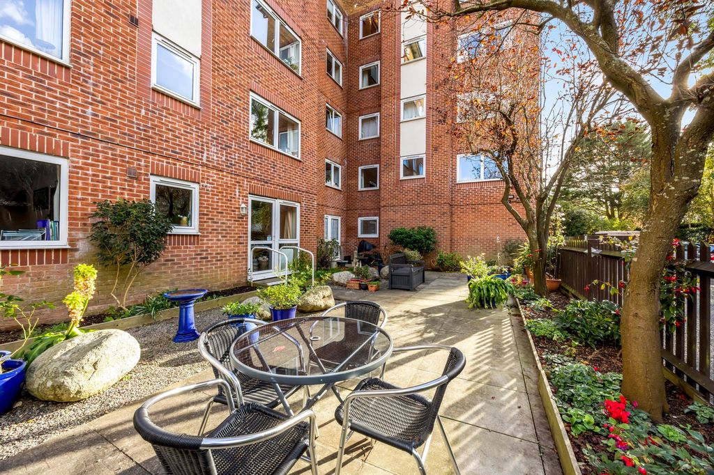 Property photo 2 of 21