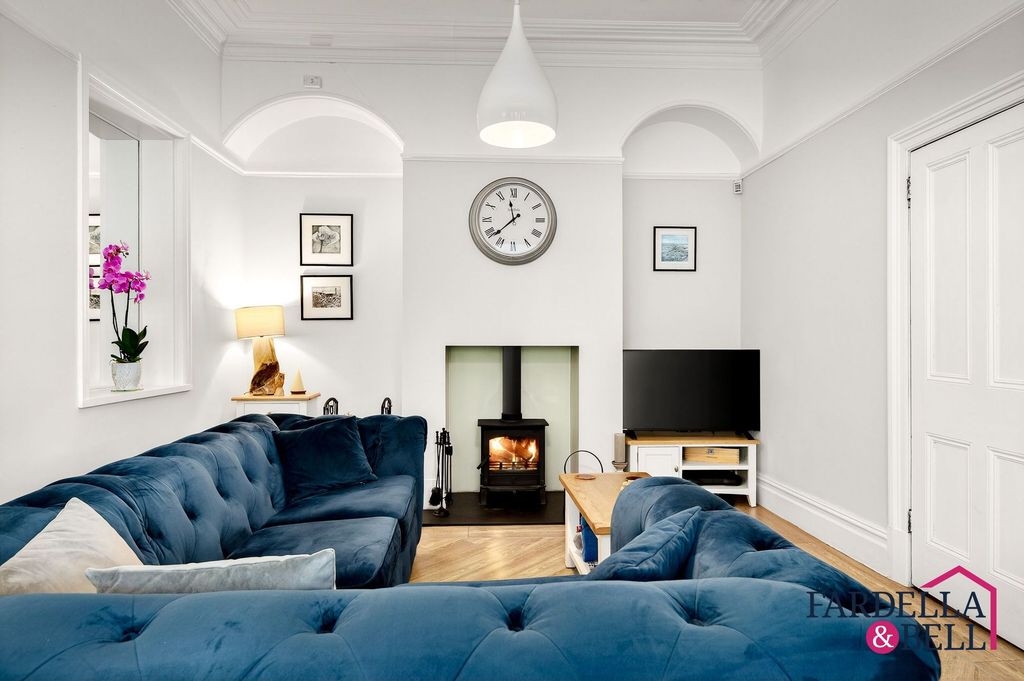 Property photo 2 of 41