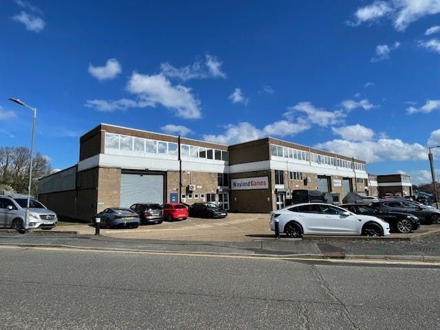 Property photo 1 of 2 Eldon Way Hockley.Jpg