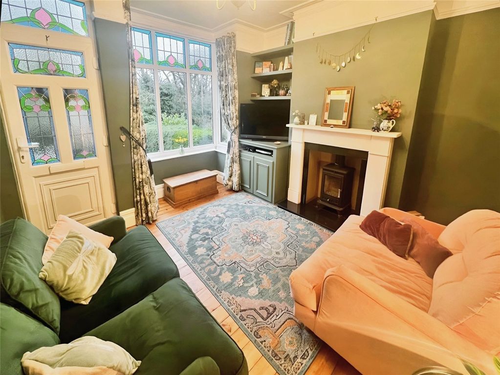 Property photo 2 of 17 Lounge