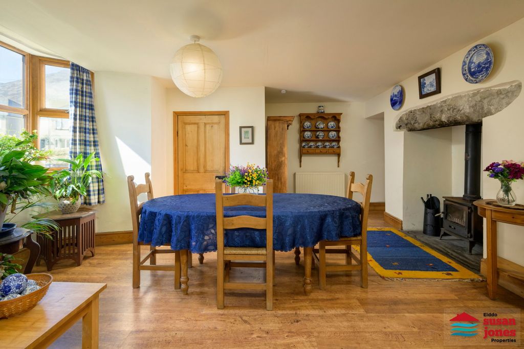 Property photo 3 of 31