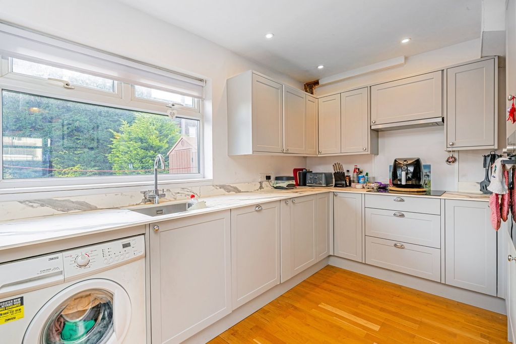 Property photo 3 of 40