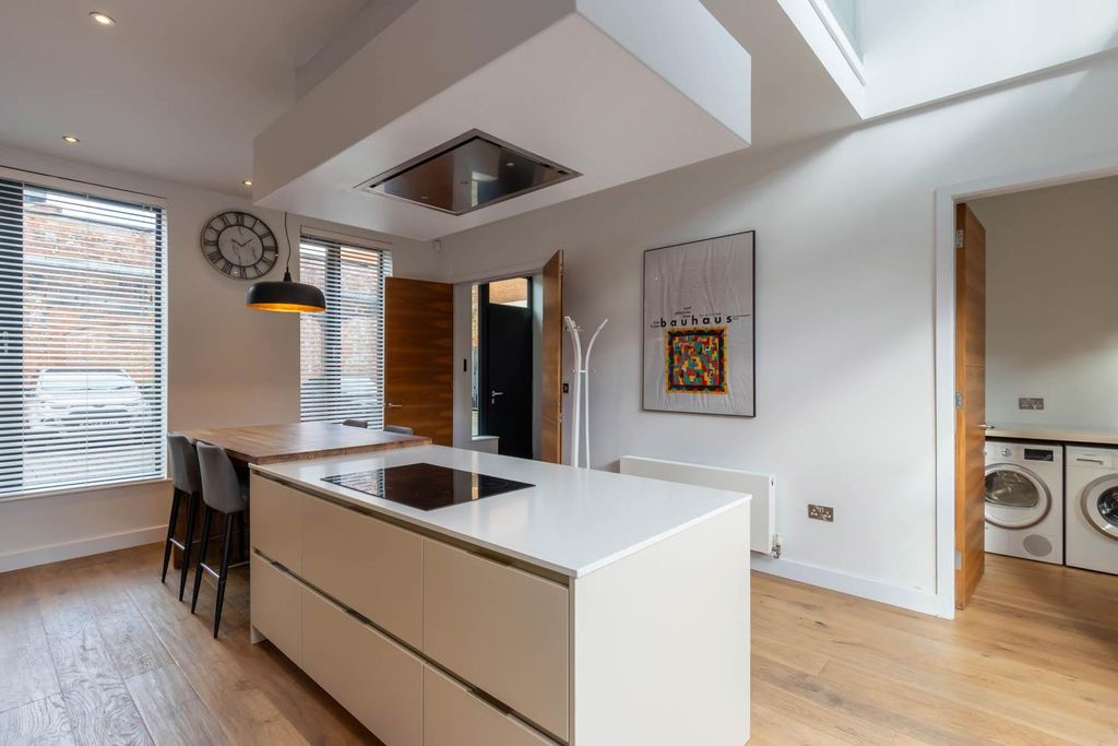 Property photo 3 of 32 Kitchen