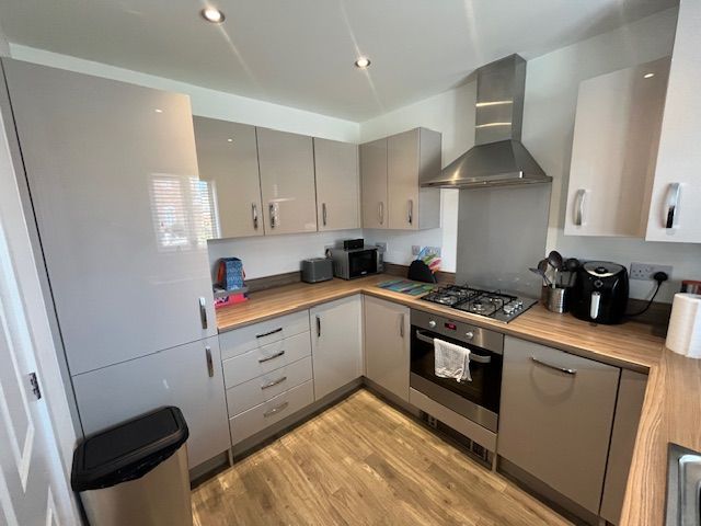 Property photo 2 of 9 Kitchen