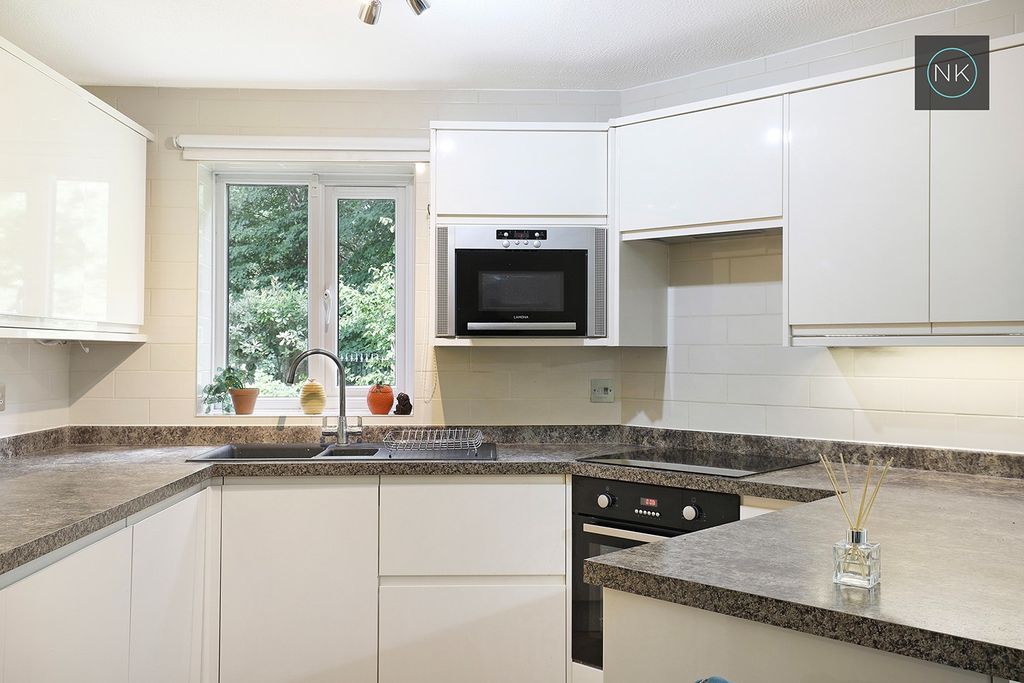 Property photo 3 of 23 4296476