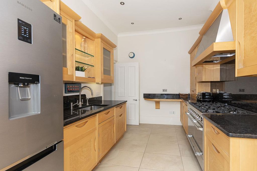 Property photo 2 of 12