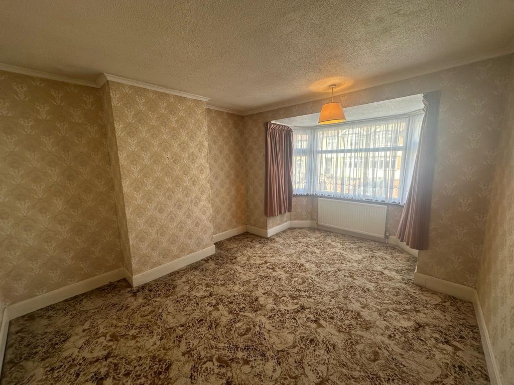 Property photo 3 of 15 Photo 4