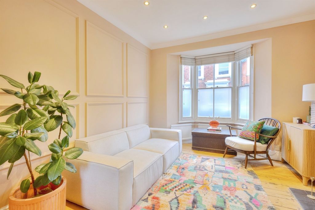 Property photo 3 of 20