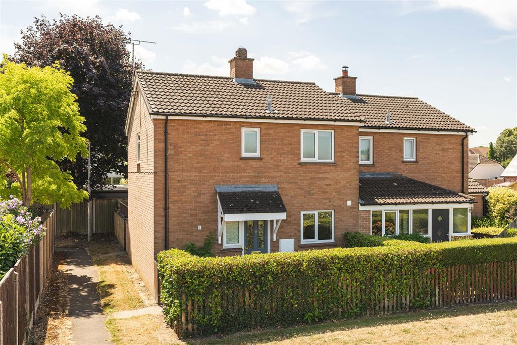 Property photo 1 of 15 Morlock Gardens-20.Jpg