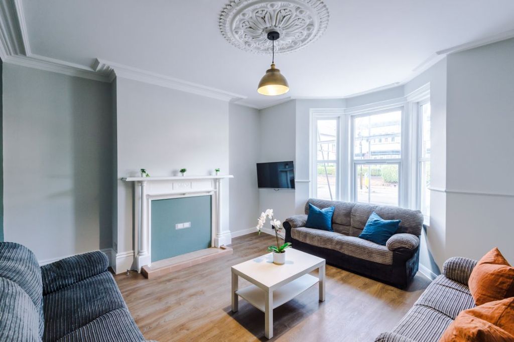 Property photo 1 of 19 217Or - Living Area