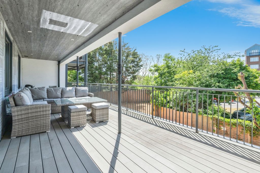 Property photo 2 of 17 Photo