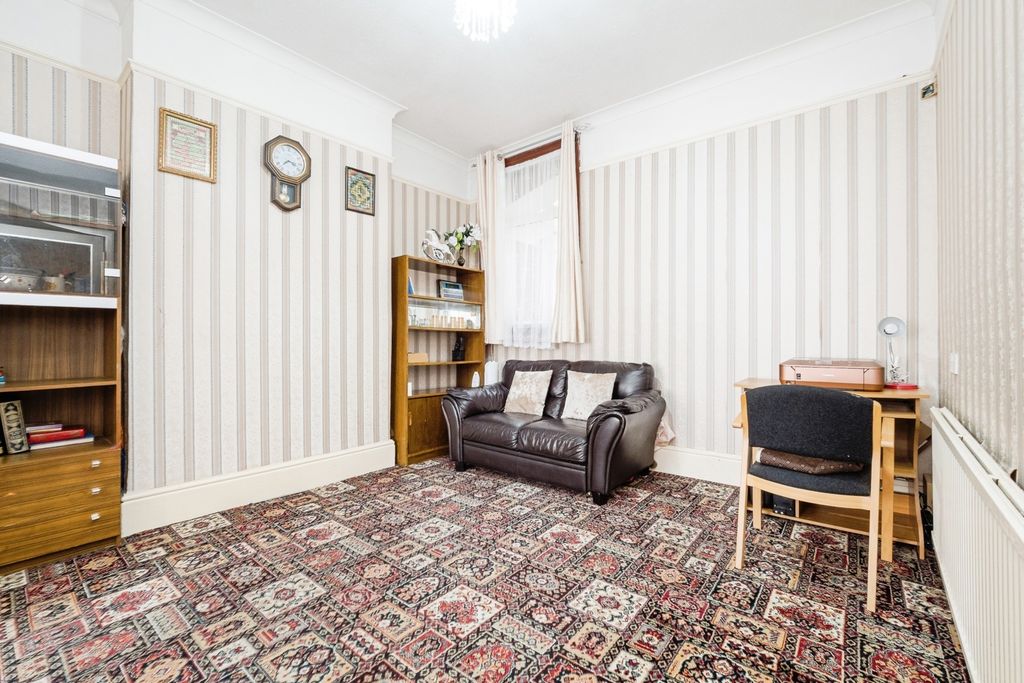 Property photo 3 of 17 Photo