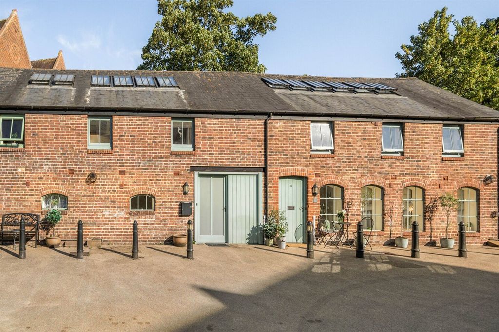 Property photo 1 of 12 (Main)