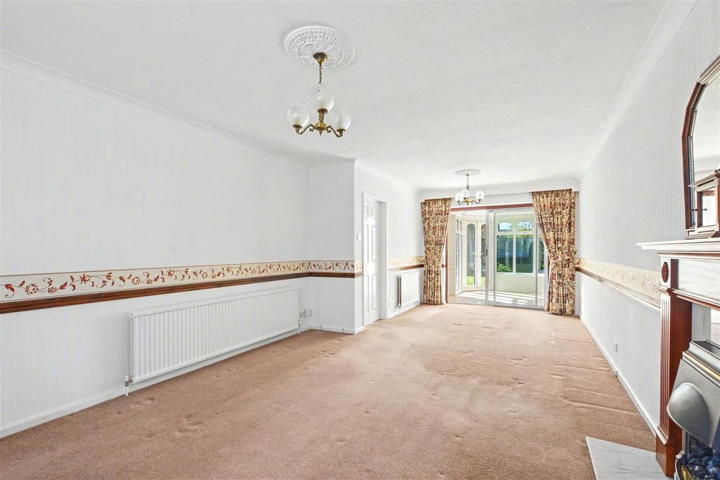 Property photo 3 of 23 Lounge_3.Jpeg