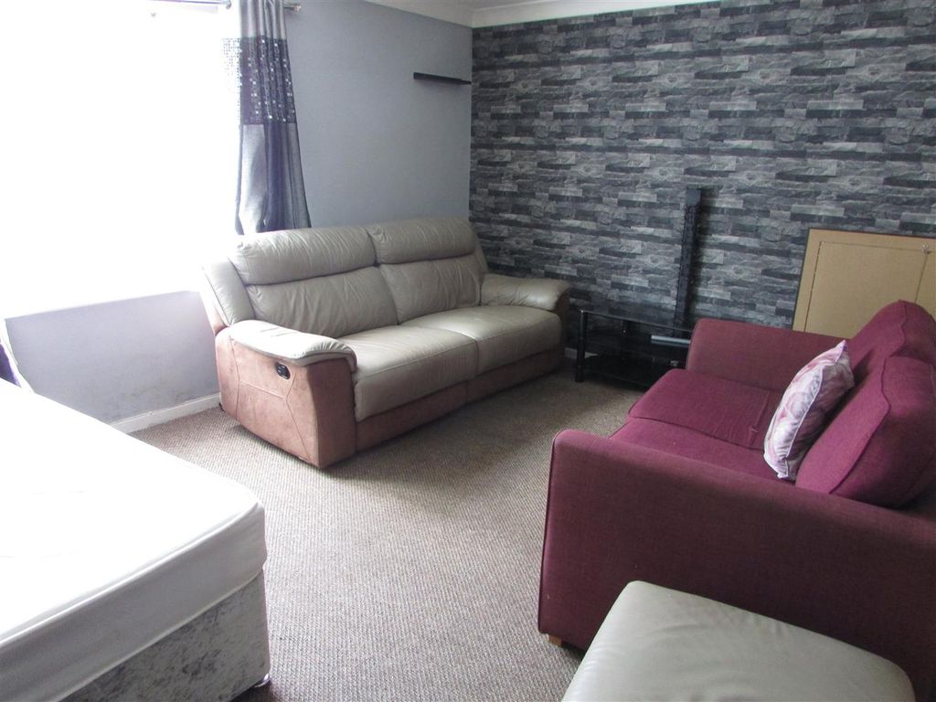 Property photo 3 of 3