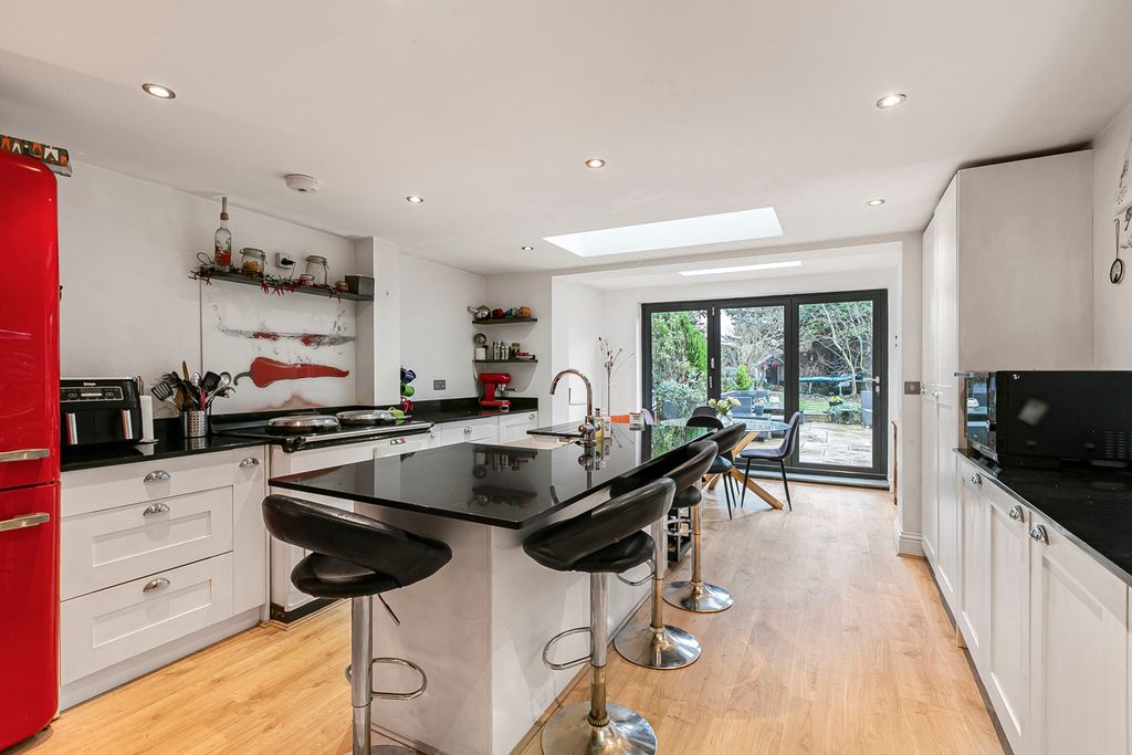 Property photo 3 of 27 Kitchen