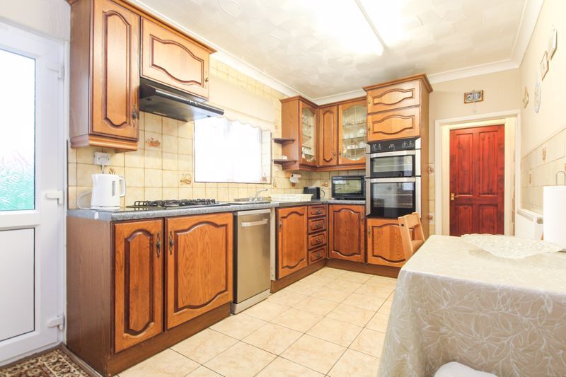 Property photo 2 of 20 Kitchen/Breakfast Room