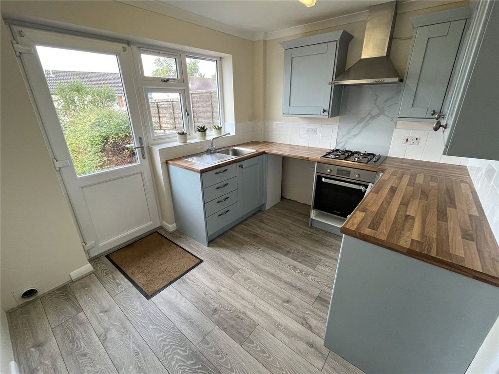Property photo 2 of 9 Kitchen