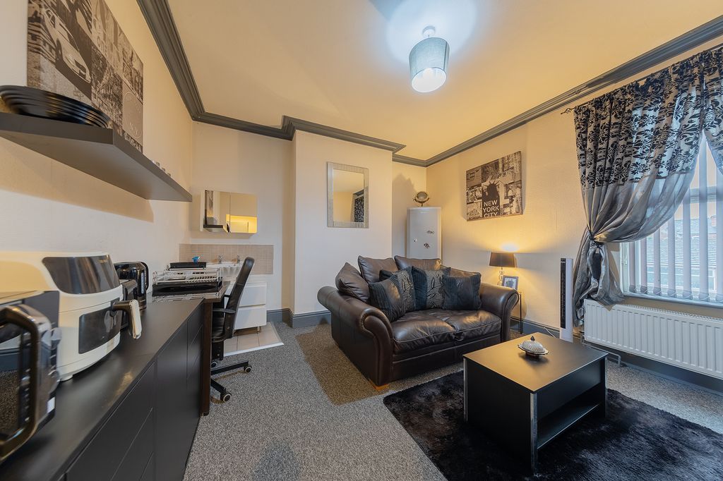 Property photo 2 of 38