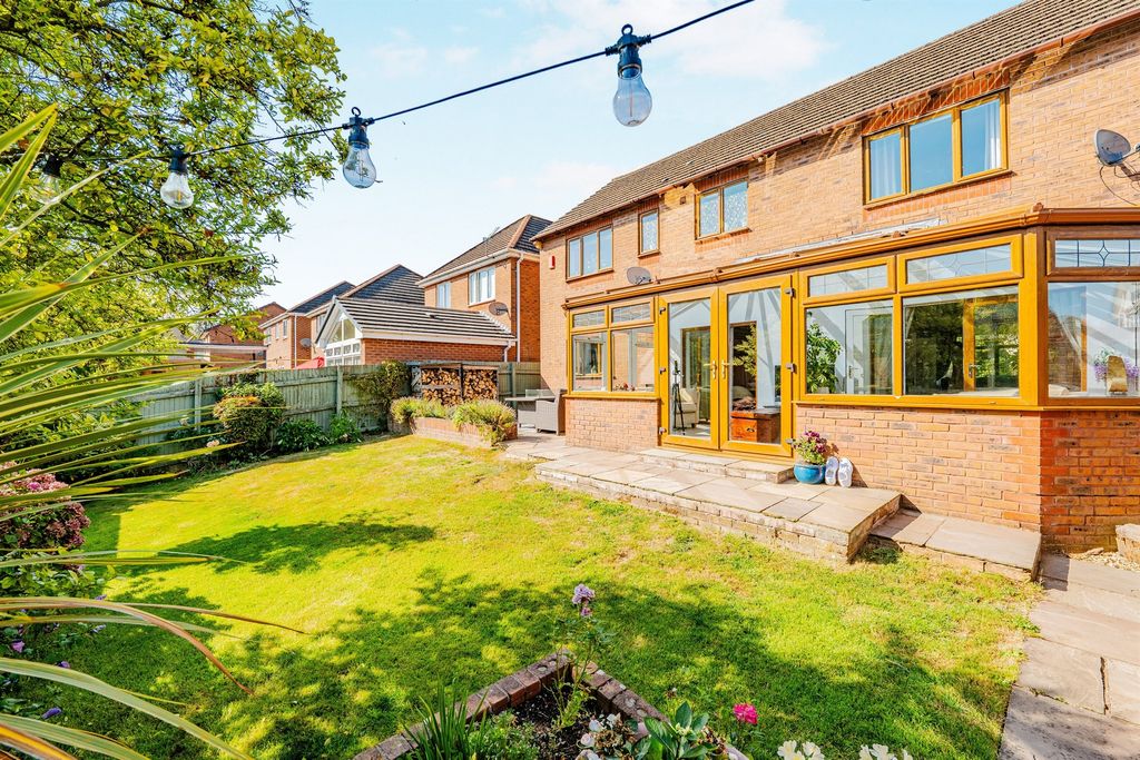 Property photo 2 of 33