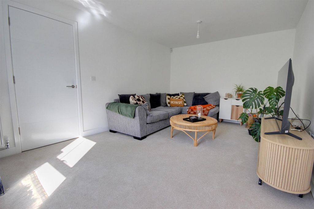 Property photo 2 of 15 Img_0007-Img_0009_Lzn.Jpg