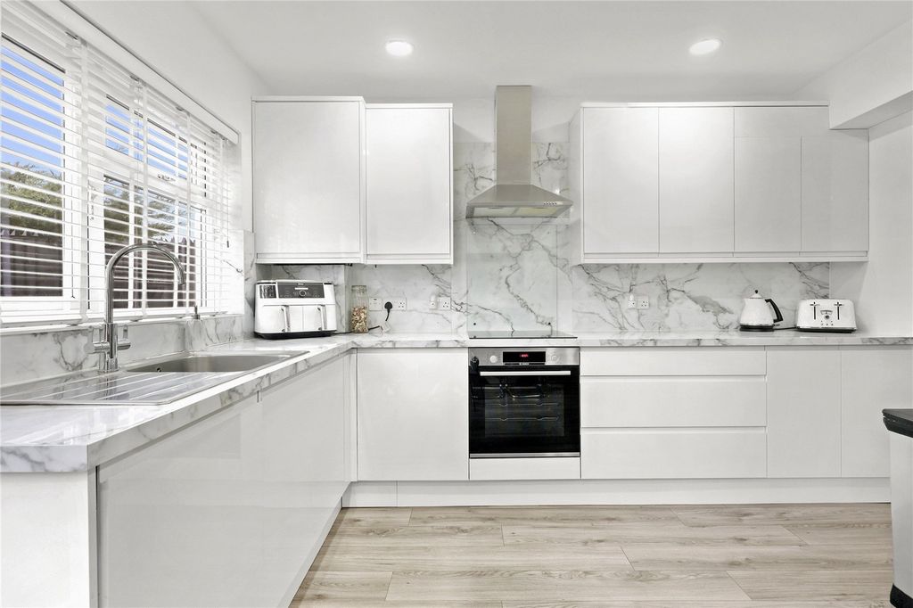 Property photo 3 of 20 Picture No. 11