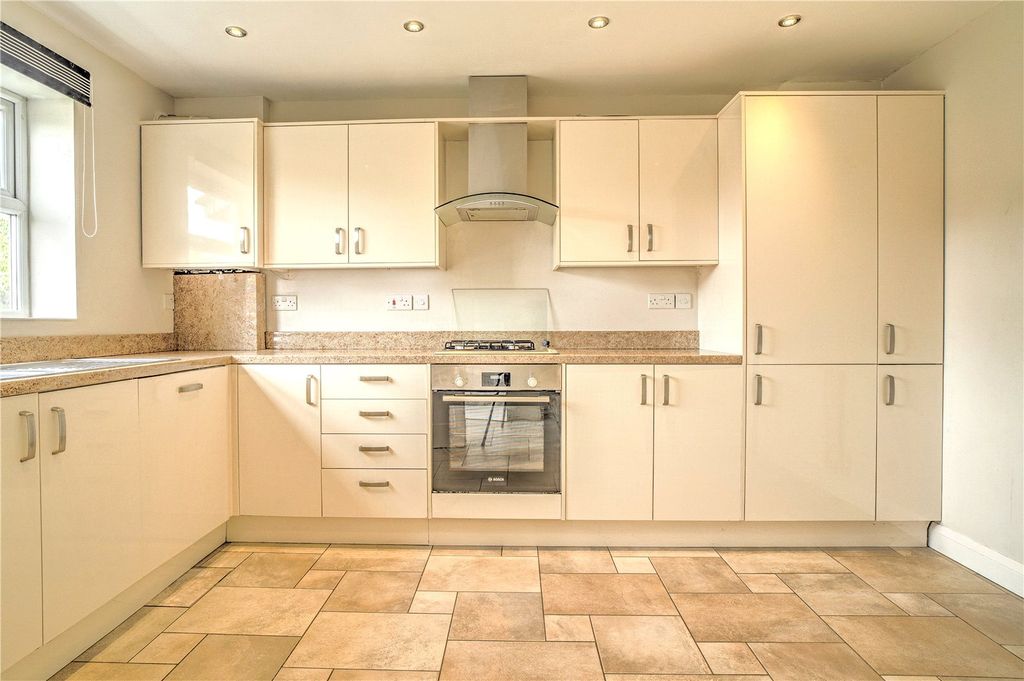 Property photo 2 of 14 Picture No. 18