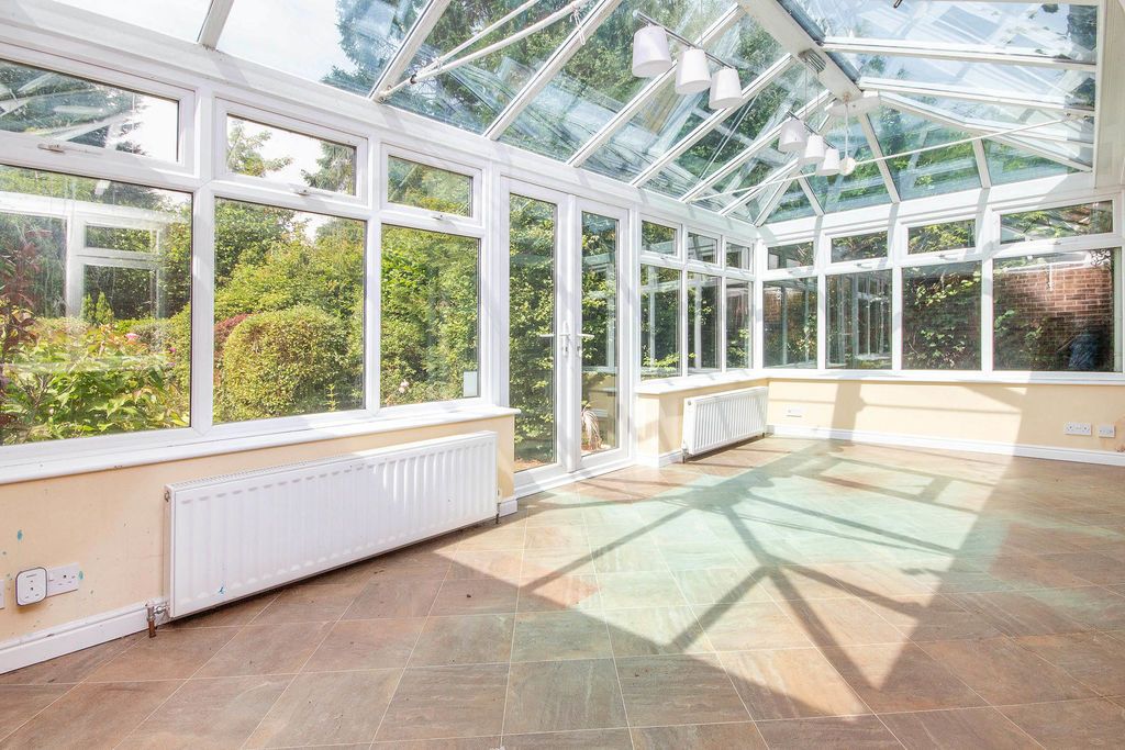 Property photo 2 of 22 Conservatory