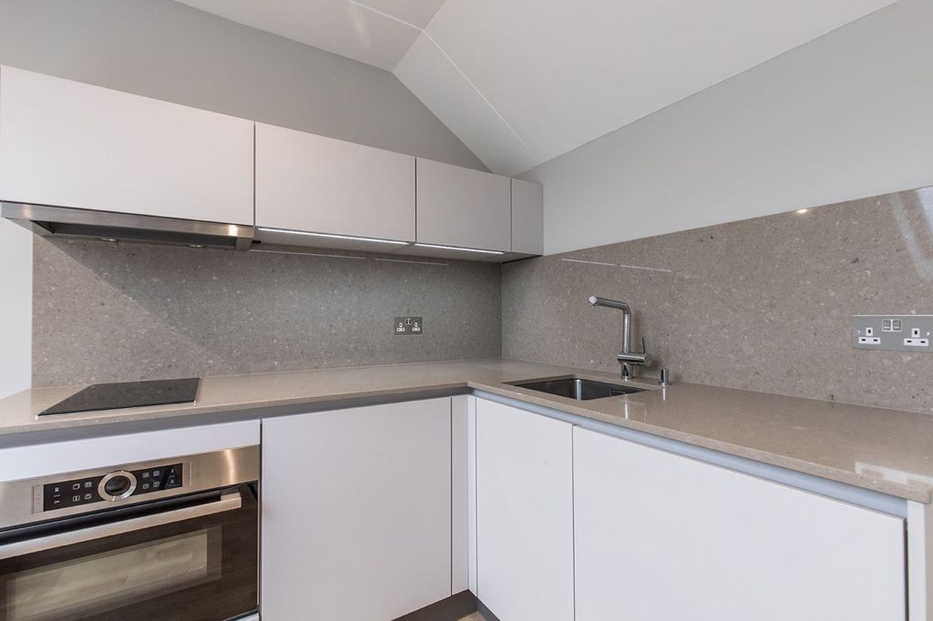 Property photo 3 of 7 Kitchen