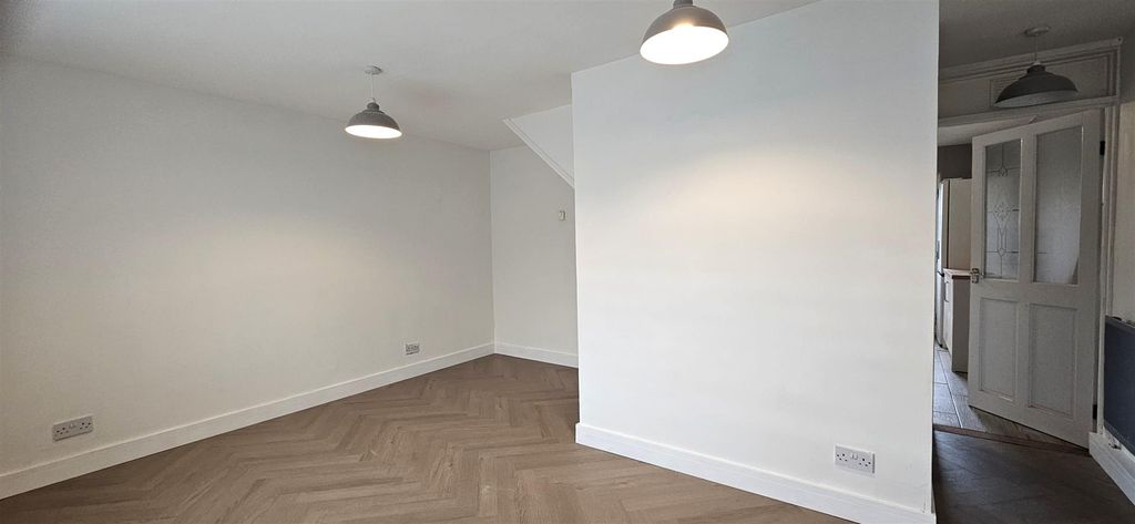 Property photo 3 of 11 1.Jpg